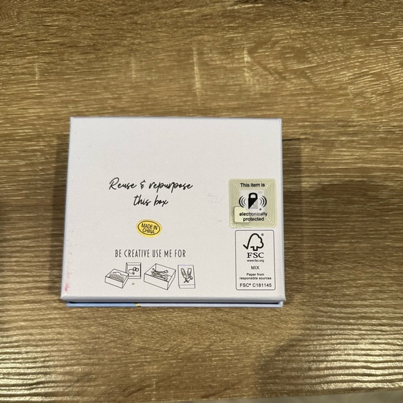 House of Harlow 1960 heart earrings 14kt gold plated. Lead safe. Nickel free - Picture 2 of 4